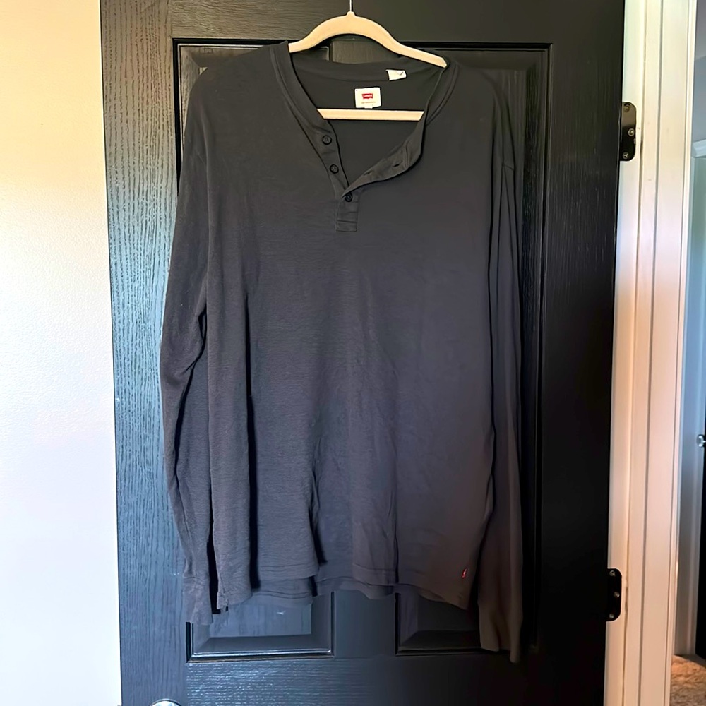 Men’s Levi’s Charcoal Gray longsleeve Henley